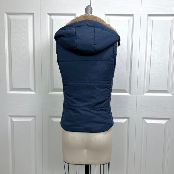 Women’s Vest - Hooded Poofy Faux Fur Collar Zip Up Vest - Retro Vintage Inspired - Picture 5 of 15